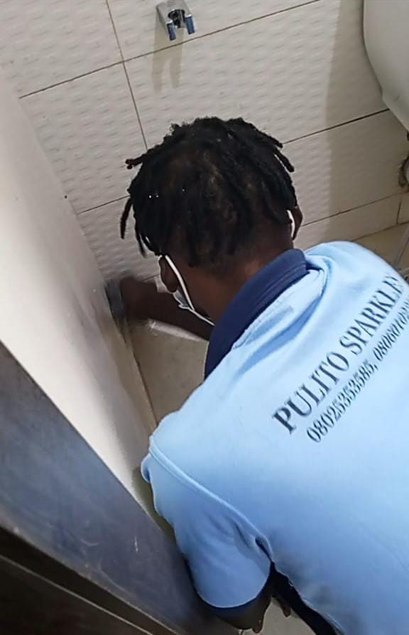 Bathroom detail cleaning