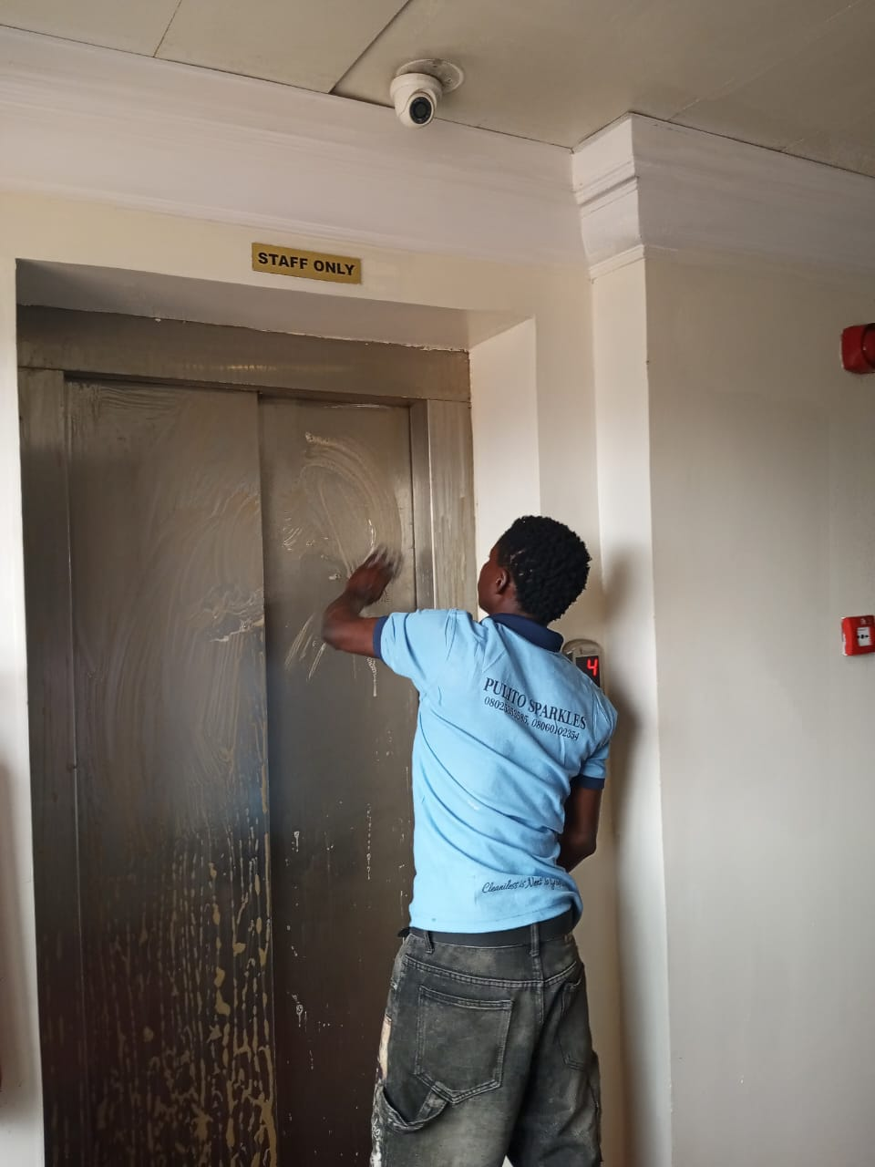 Commercial elevator deep cleaning